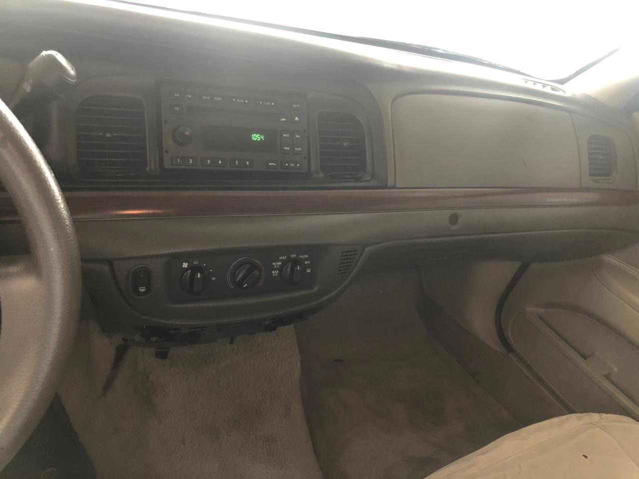 2013 Toyota Land Cruiser SUV, Full option for sale, the car is barely used for some months, the car is in perfect condition, no accident and it has perfect tire-  فورد فكتوريا2011نظيف جدا...