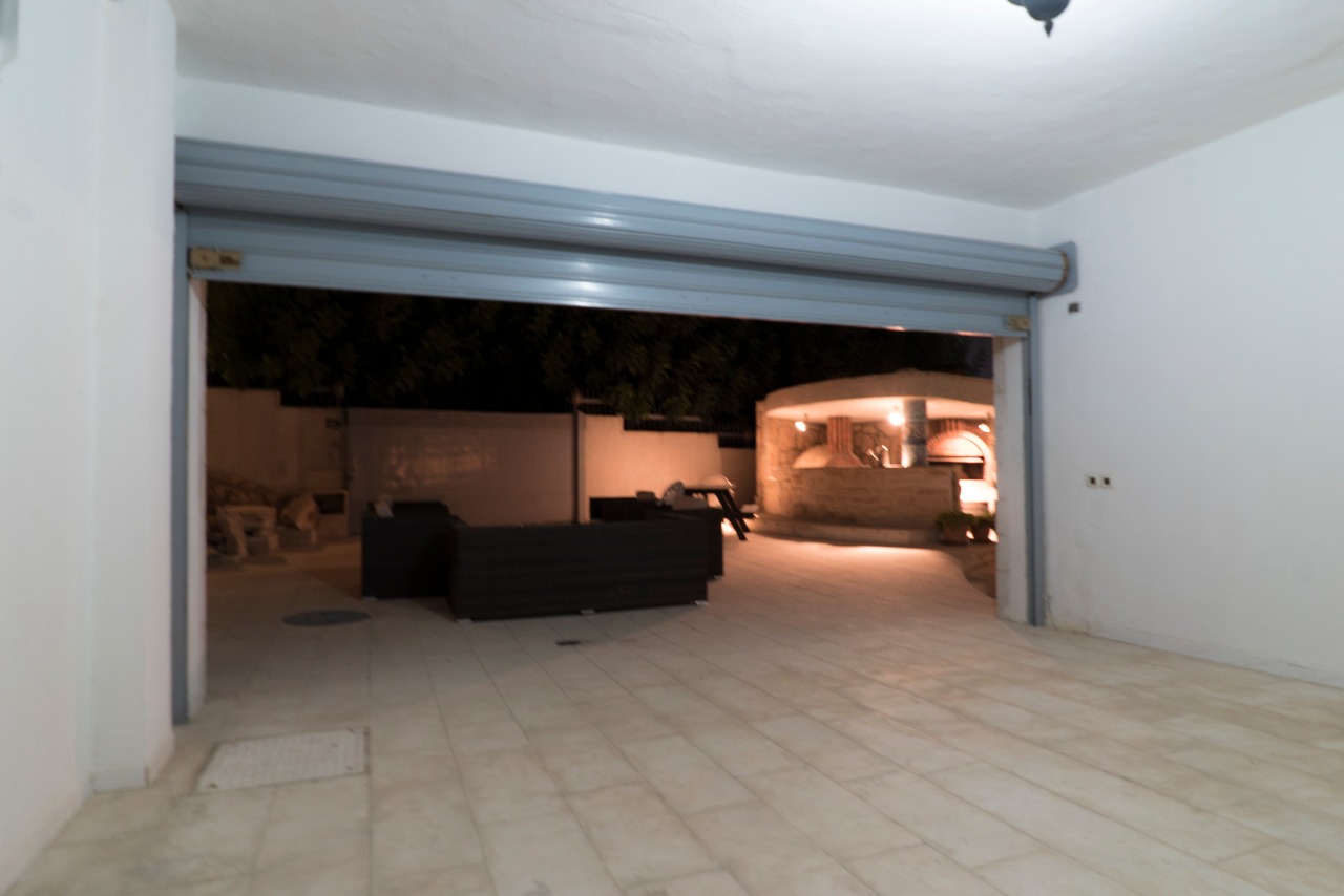 Very luxurious villa - 750 m - for rent in Abdoun - with swimming pool, gardens                                            


	 				لا تنسَ أنك شاهدت هذا الإعلان في عنكبوت...