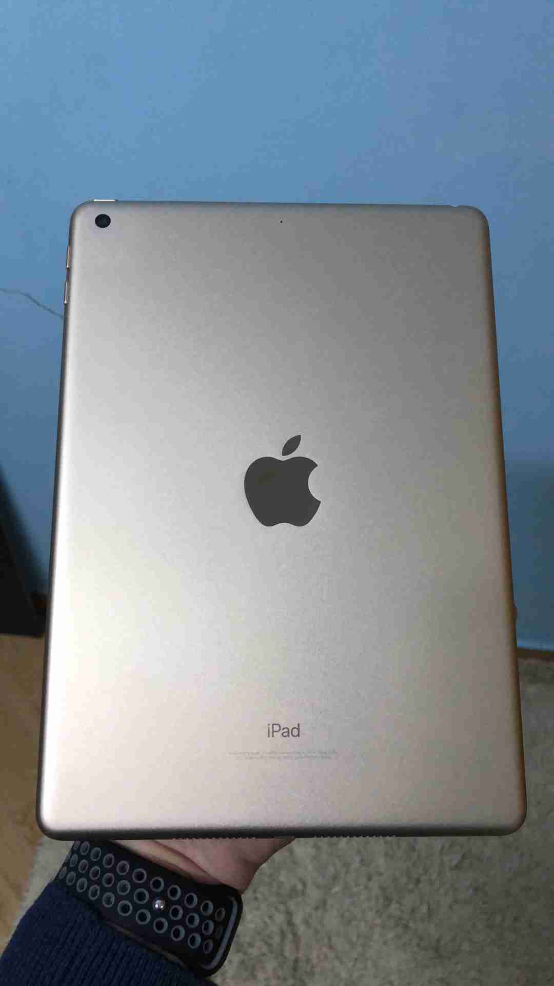 apple Original Ipad 4 cellular-  iPad 9.7" 2017 بحال...