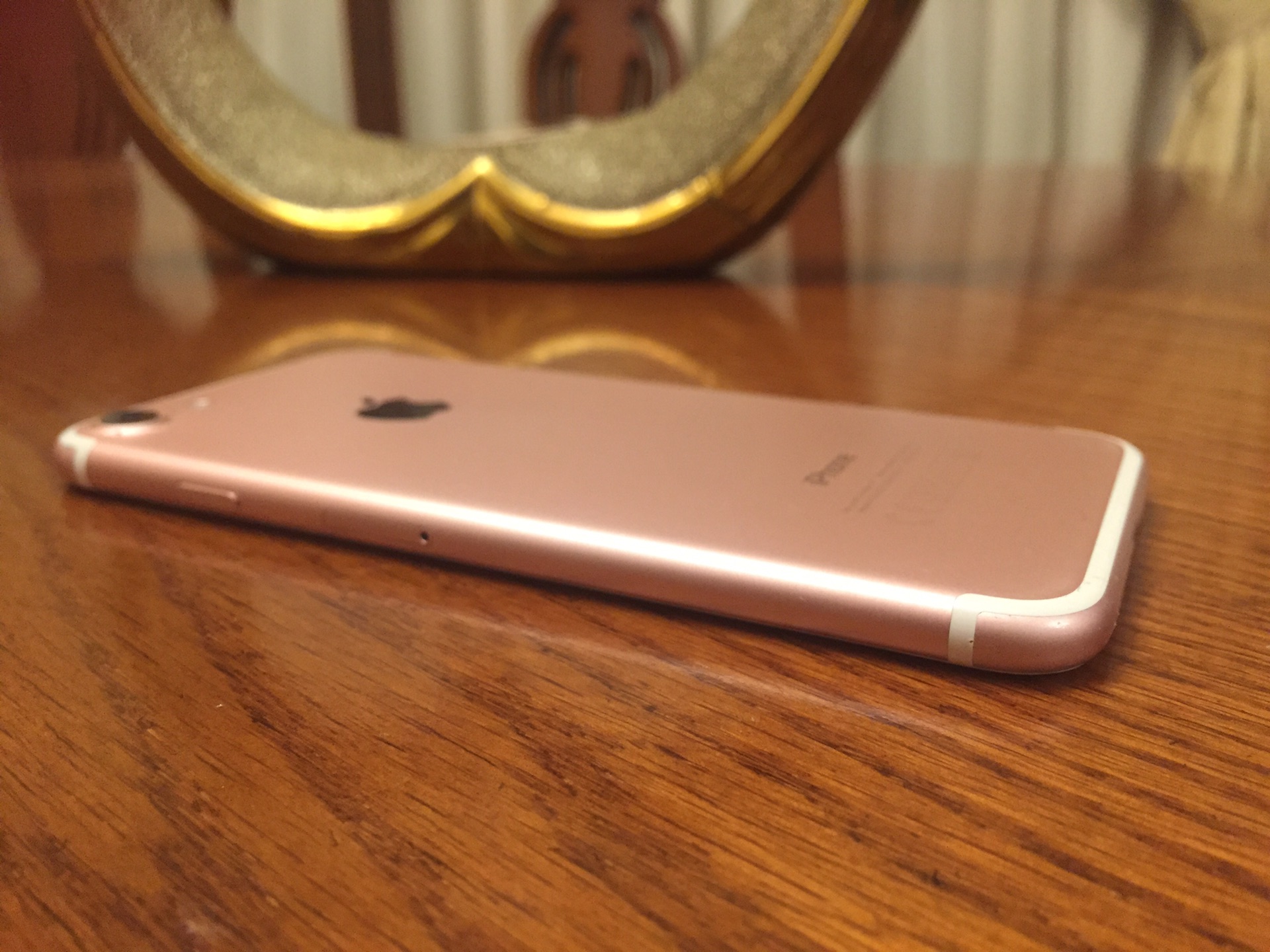 Apple Iphone 8 256GB GOLD COLOUR-  ايفون 7 32g نظيف جداً...