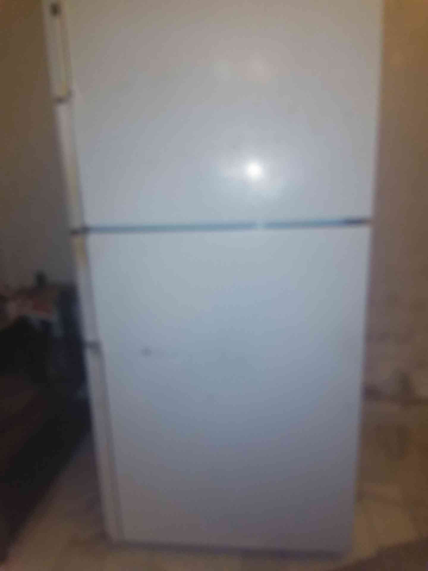 Hitachi latest model fridge with 2 doors up and down-  ثلاجة فورد بحالة جيدة...