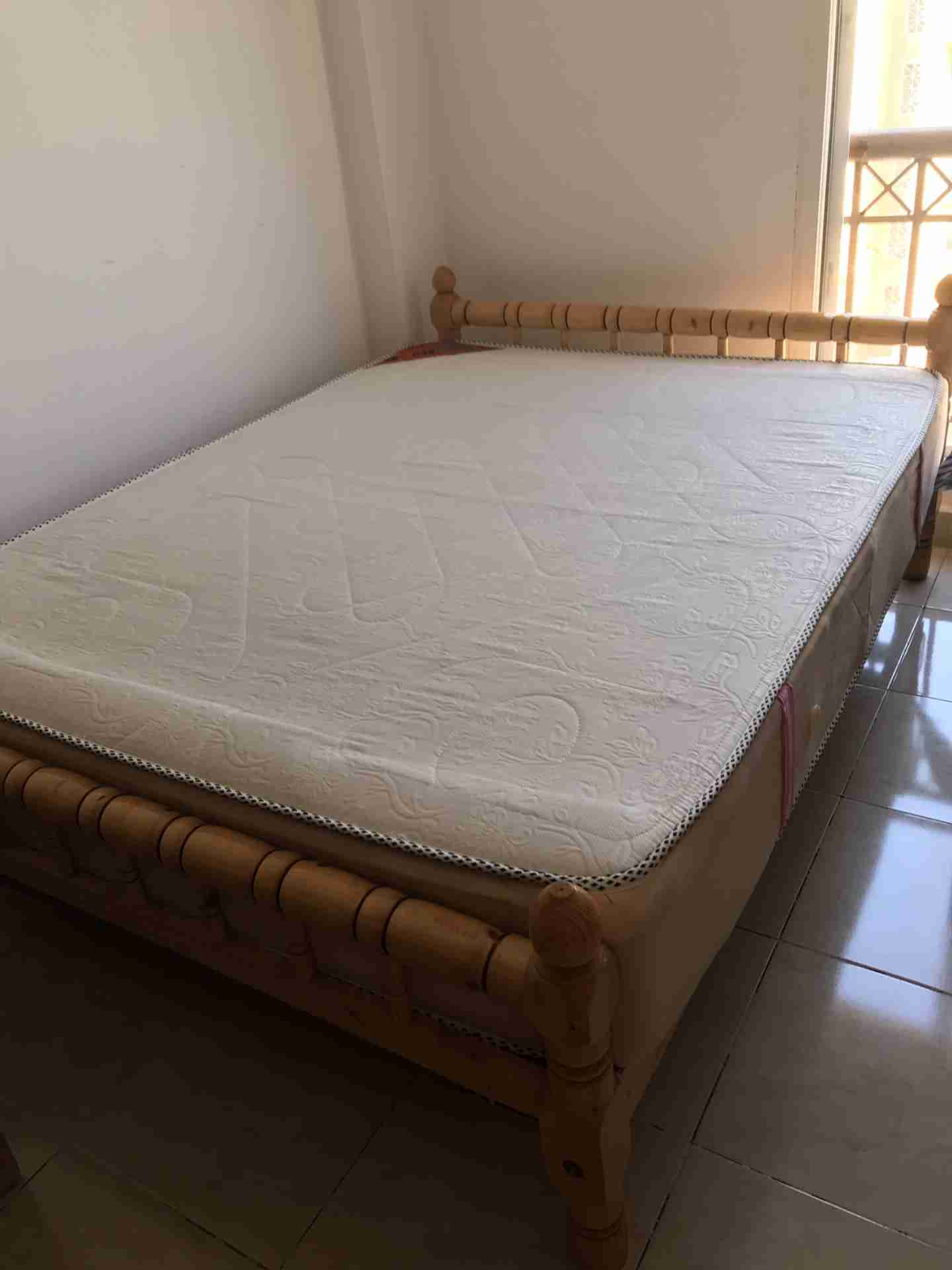 غرفة نوم للبيع من حول الامارات-  سرير مع مرتبه من محلات...