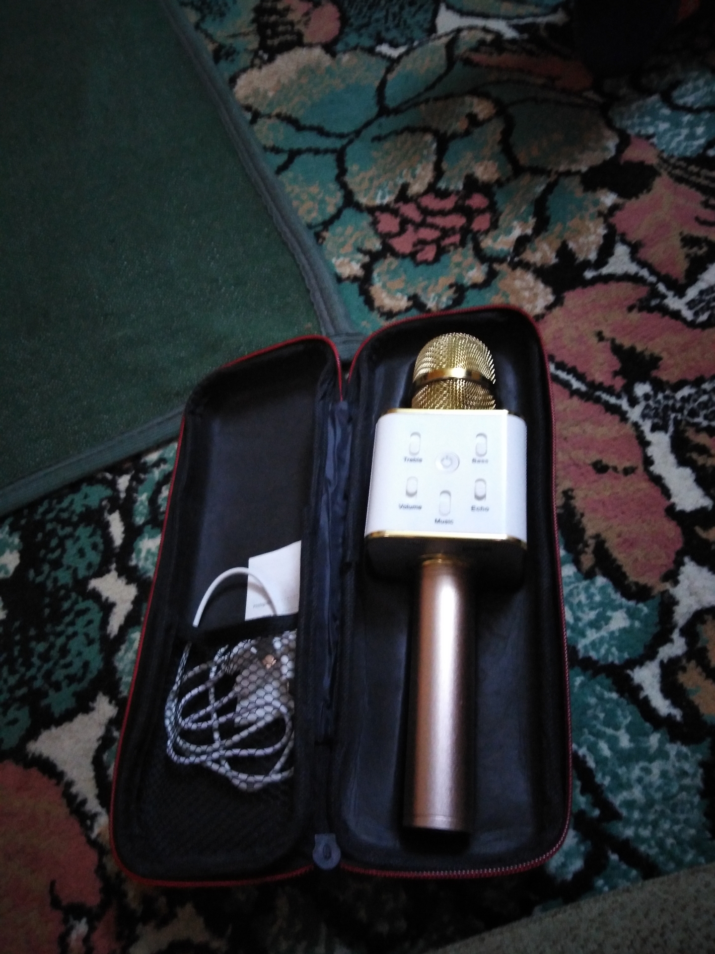 مايكرفون للبيع استخدام يومين
لا تنسَ أنك شاهدت هذا الإعلان في عنكبوت
وكاله استخدام يومين معه...