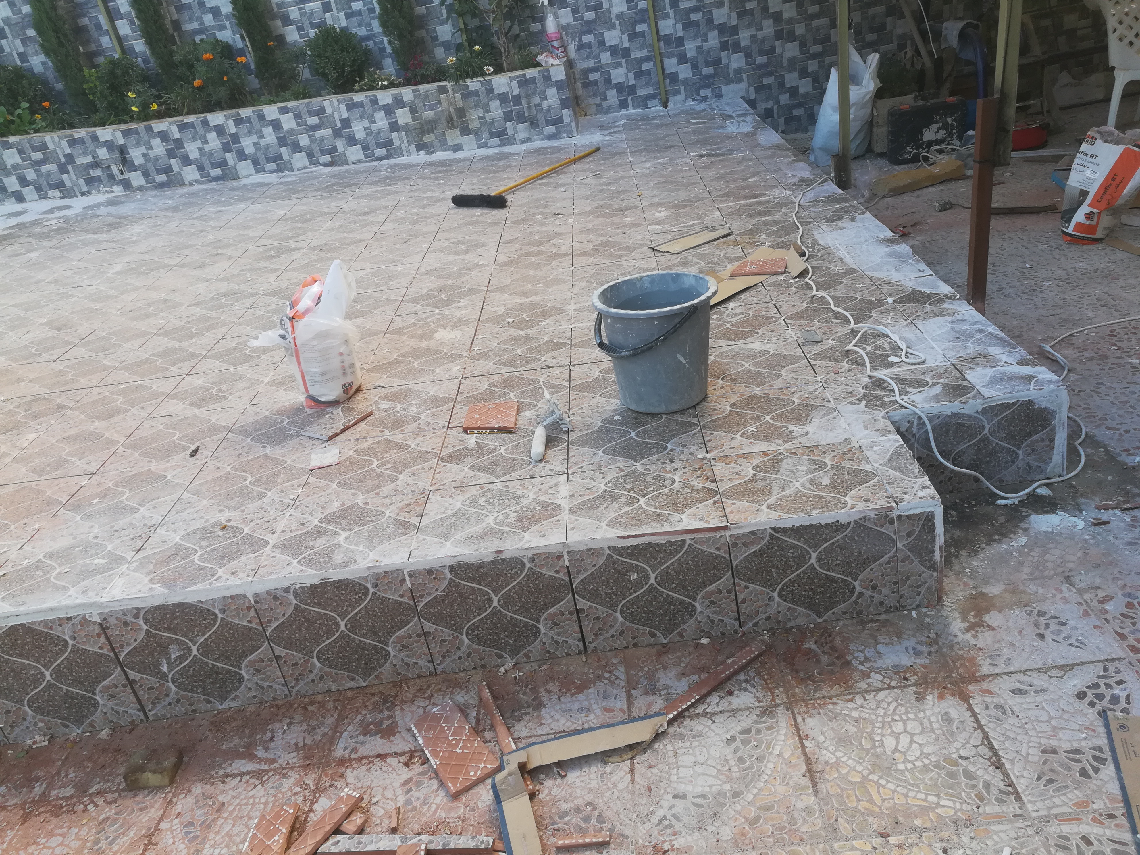 KCJ landscaping provide luxurious swimming pool construction in Dubai. We have constructed several customized swimming pools for our clients in Dubai in the las-  بليط معلم طينه ولاسق...
