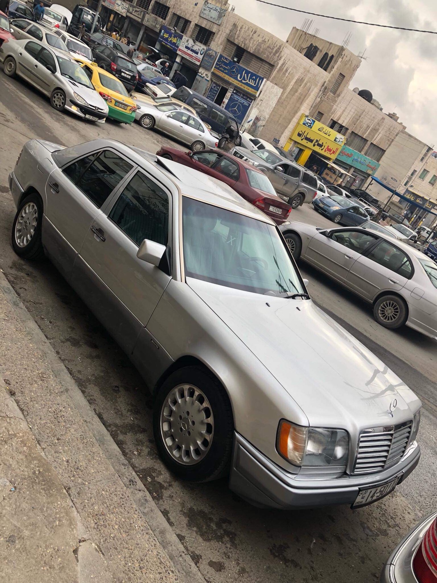 I am advertising my 2018 Lexus LX 570 for sale, the car is in perfect condition and it runs on low mileage, contact me for more information regarding the s-  مرسيدس بطه موديل 1991 لا...
