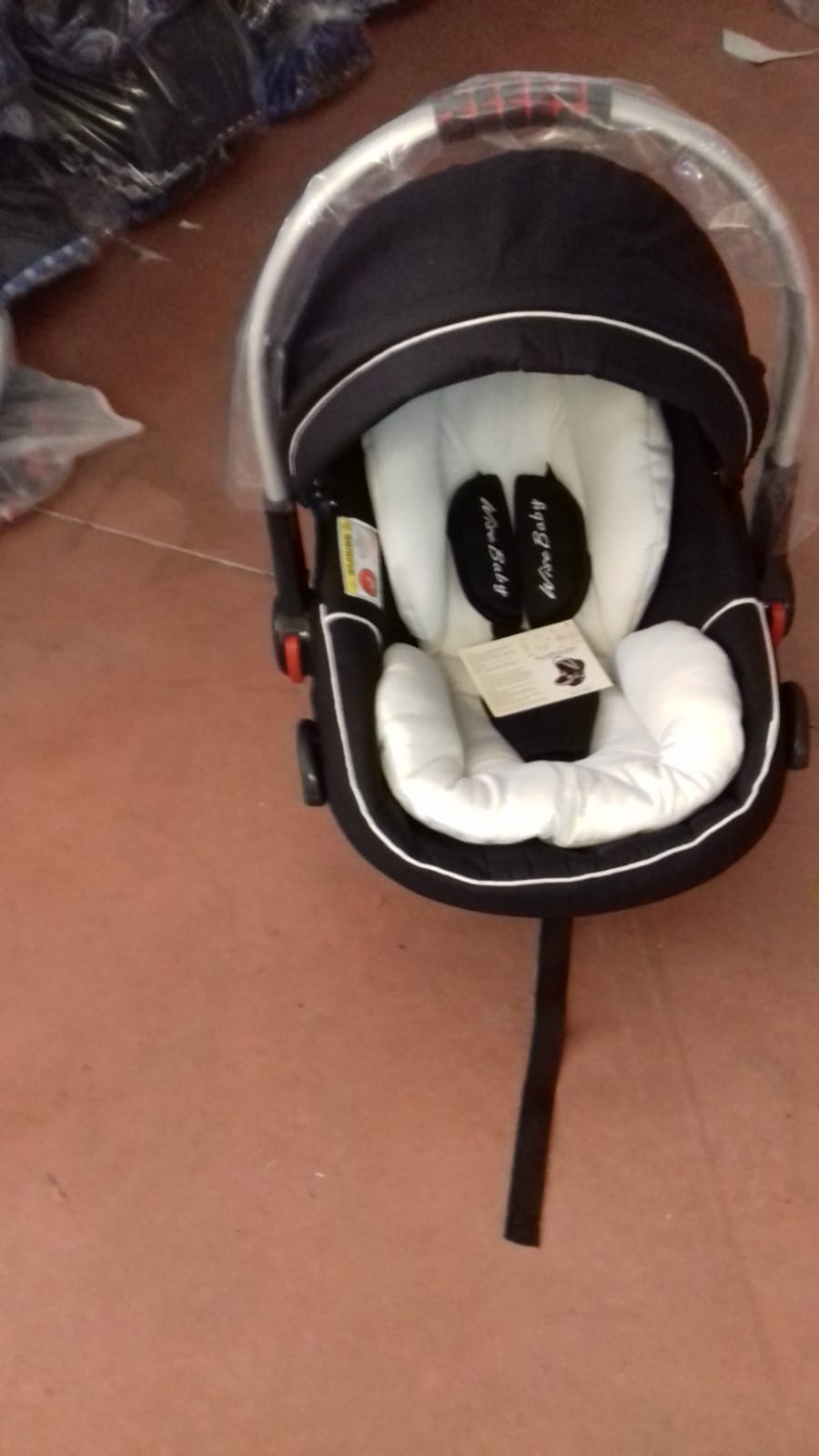 kids car seat ( matches all cars ) in perfect conditiongood as new Barely any damages used only for 2 years Very clean and tidy Suitable for Seat pillow is avai-  يوجد لدينا شحنة بضائع...