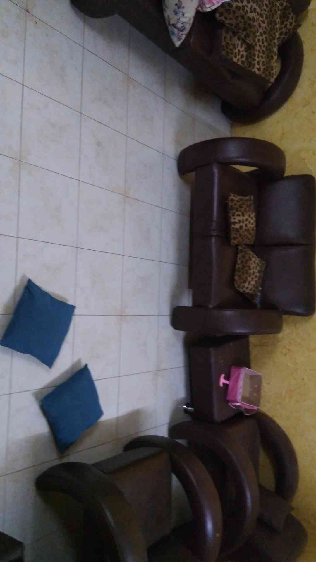 brown leather sofa
لا تنسَ أنك شاهدت هذا الإعلان في عنكبوت
in good condition with small scrat...