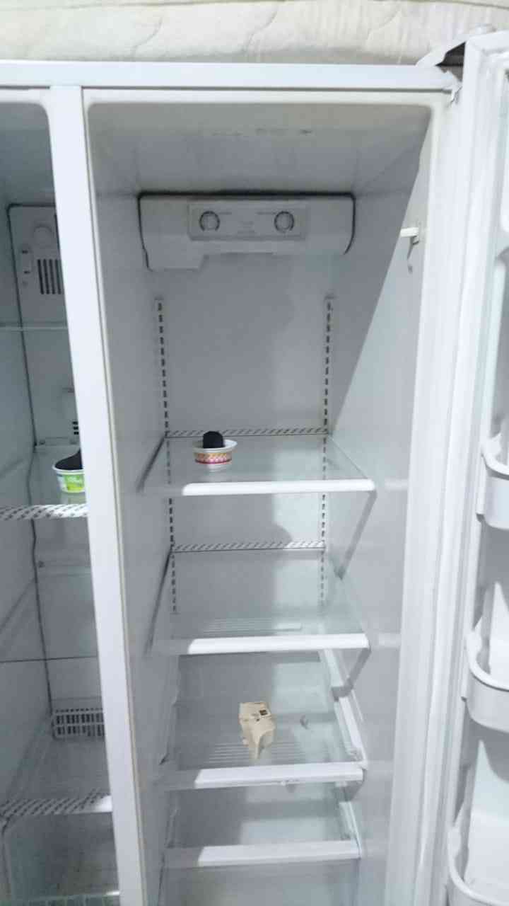 LG latest model fridge with 2doors up and down-  ثلاجه حجم كبير لا تنسَ...