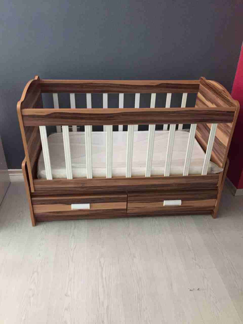 baby bed used few times onlyGood condition Used few times Baby bed Open for offer-  تخت بيبي اطفال لعمر 5...