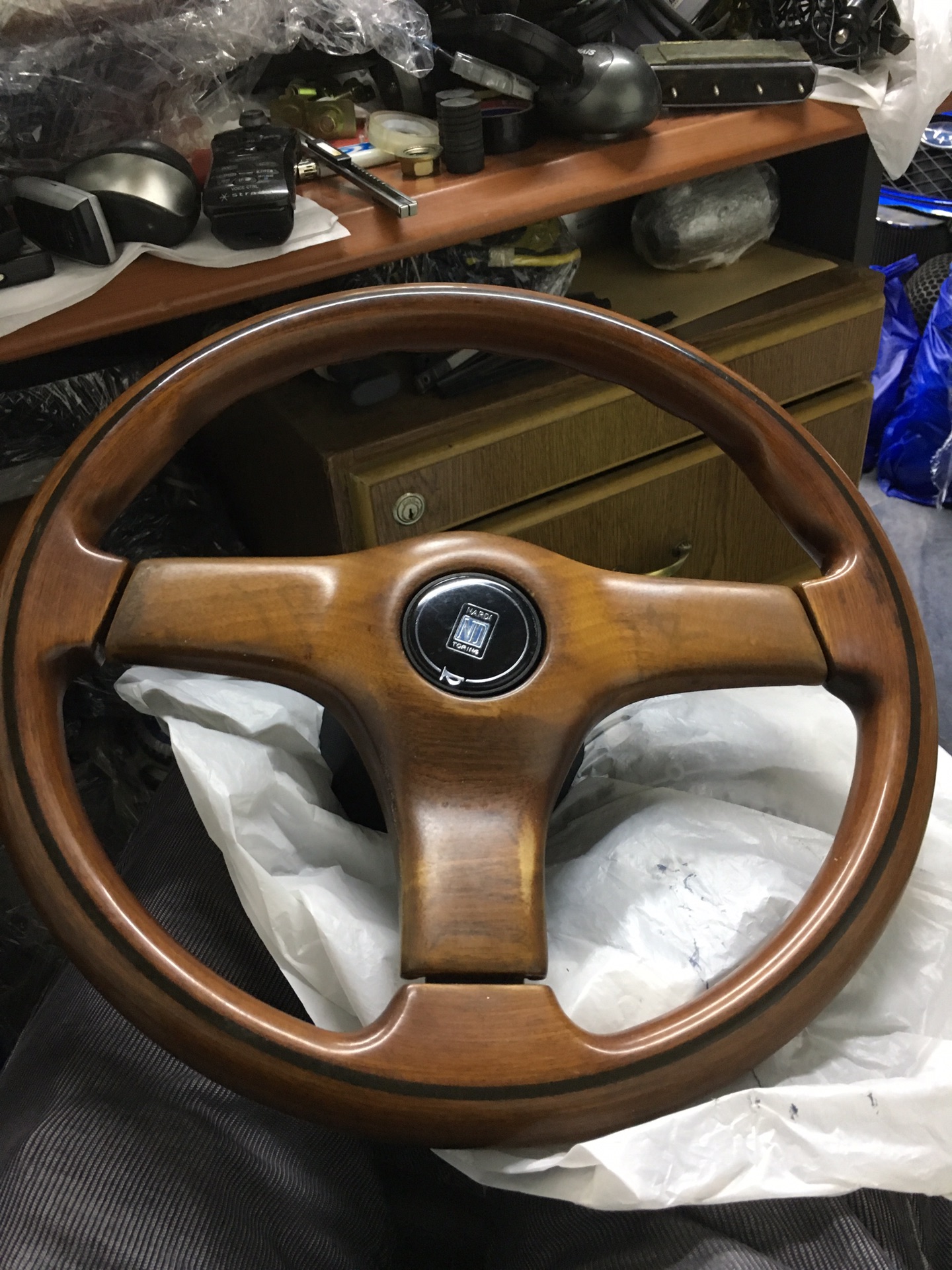 ستيرنج ناردي Nardi ايطالي أصلي خشب جوز أصلي وكالة مع بوكس أصلي                                            


	 				لا تنسَ أنك شاهدت هذا الإعلان في عنكبوت...
