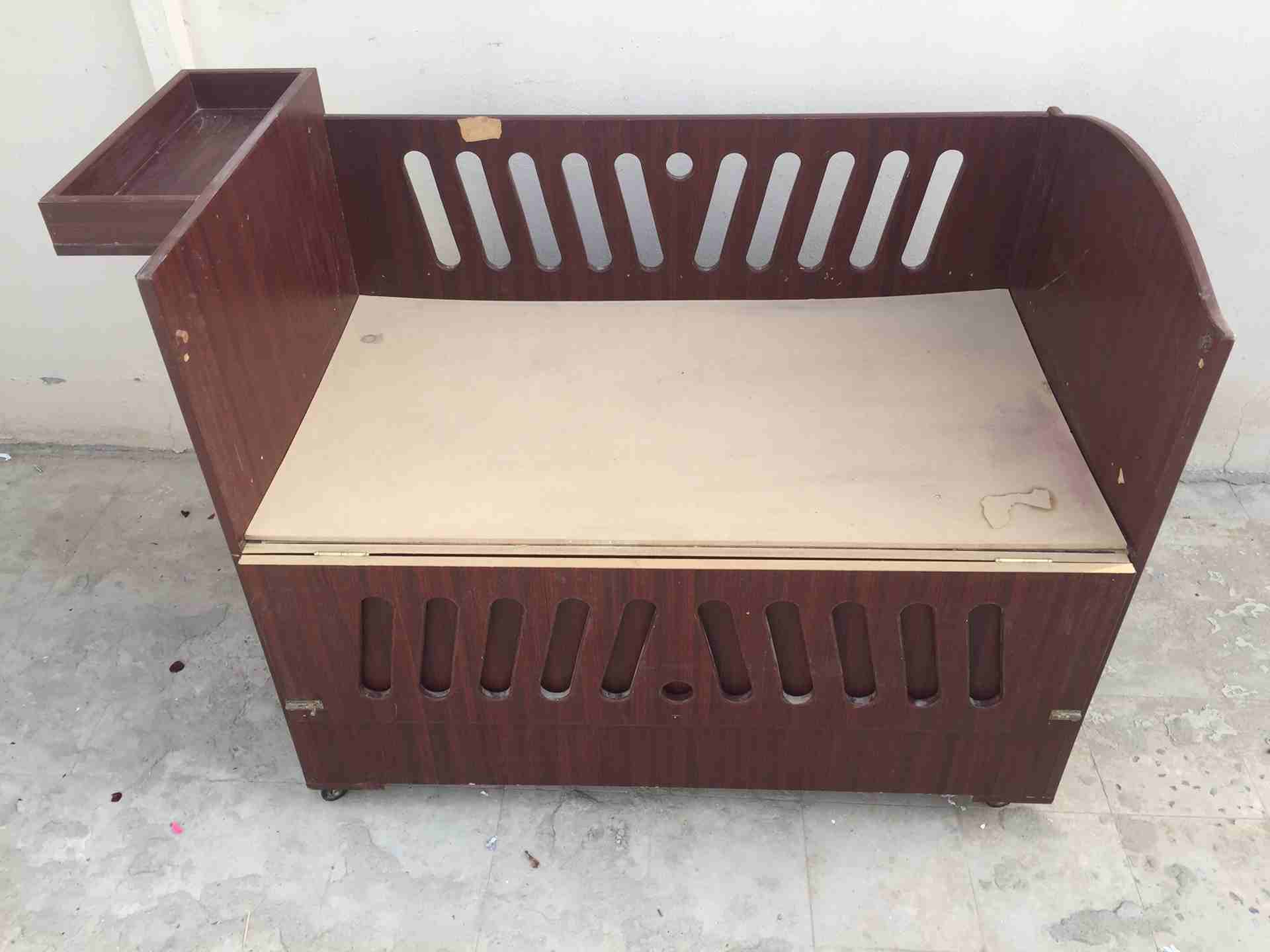 baby bed used few times onlyGood condition Used few times Baby bed Open for offer-  سرير اطفال خشب بني لا...
