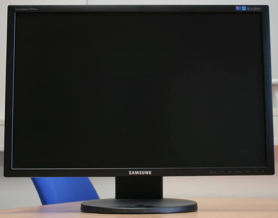 monitor 32 inch same new only use 3 month-  شاشه Samsung استيراد...