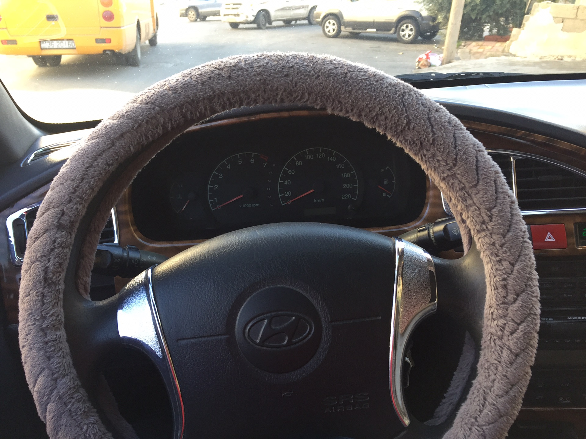 2013 Toyota Land Cruiser SUV, Full option for sale, the car is barely used for some months, the car is in perfect condition, no accident and it has perfect tire-  هونداي افانتي 2000 لا...