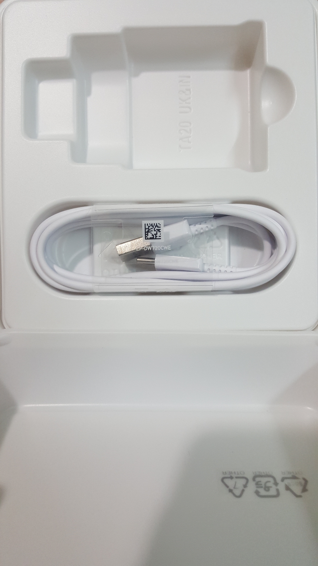 سلك شاحن جديد اصلي نوع ((USB TYPE-C)) سامسونج
لا تنسَ أنك شاهدت هذا الإعلان في عنكبوت
سلك شاح...