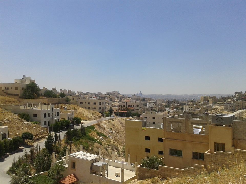 ارض سكنية بالمنامة 450 متر زاوية شارعين فقط 90 الف درهم-  الأردن   عمان قطعة ارض في...