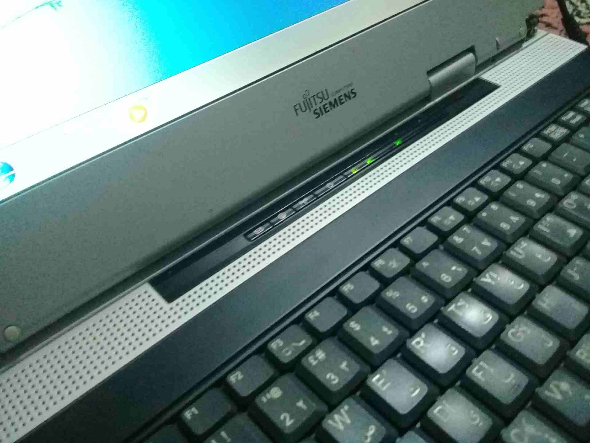 ASUS Transformer Book T100 detachable laptop 2in1 windows 10 like new-  لاب توب فيوجستي لا تنسَ...