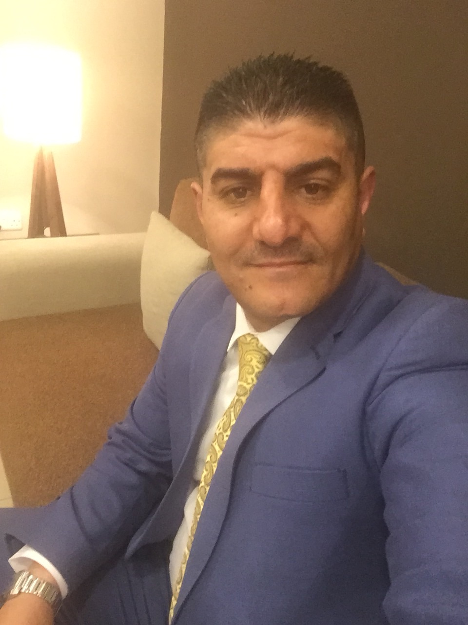 مستعملة بي إم دبليو الفئة السادسة كوبيه 650i 2014-  مطلوب مرسيدس E200 فل الفل...