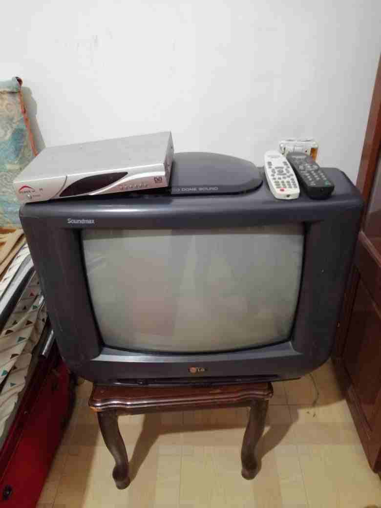 شاشه كمبيوتر-  تلفزيون مع ريسيفر للبيع...