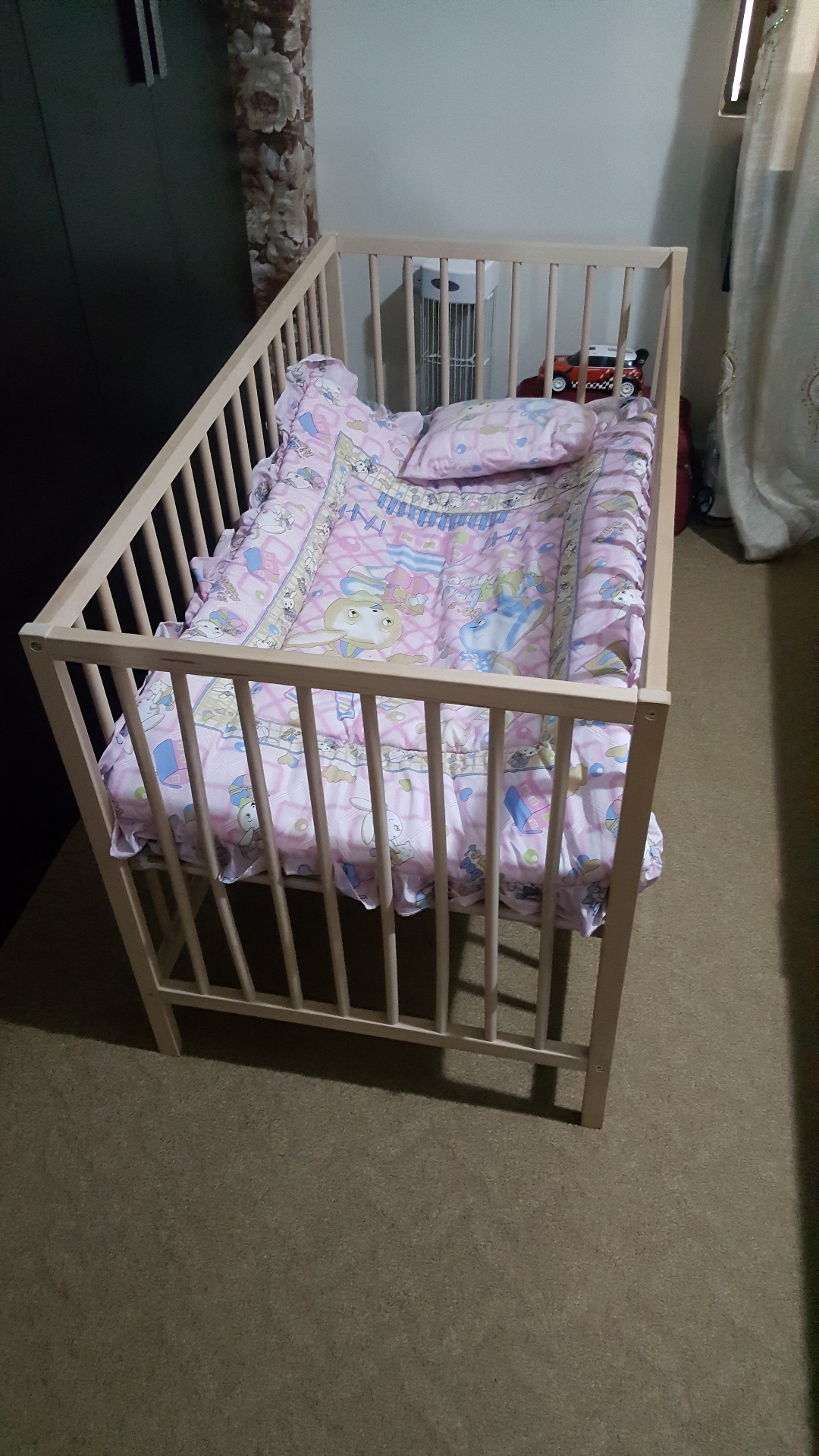 سرير اطفال ومرتبة بحاله جيدةسرير اطفال و مرتبة-  سرير اطفال شبه جديد قليل...