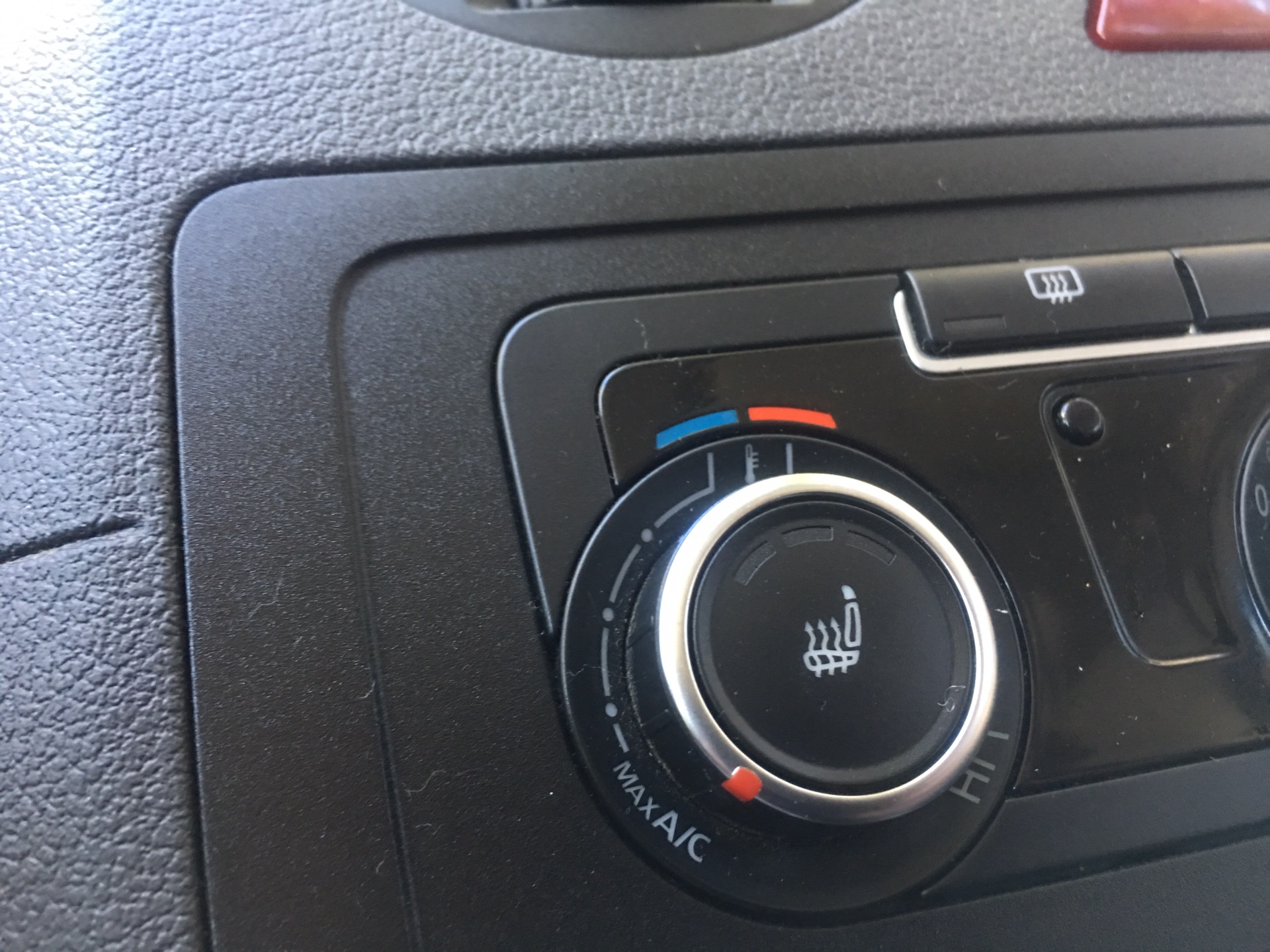 I am selling my neatly used 2017 Lexus lx 570, no accident and full option, expertly used, Gulf specification, The car is very efficient with low mileage. Inter-  فولكسفاغن كادي 2015...