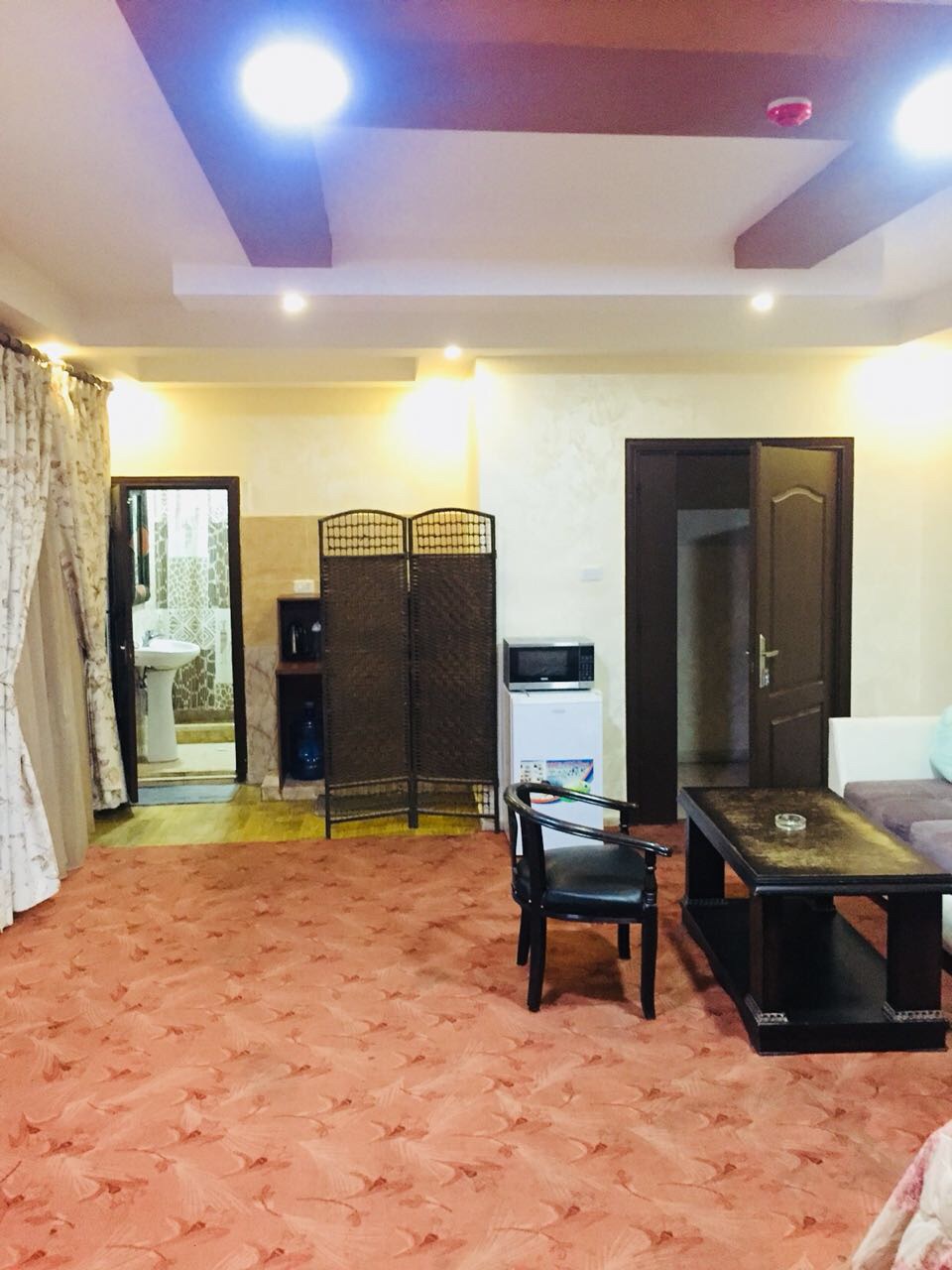 Renovated Room W/Balcony | No Cheques Required-  ستديو مفروشة مميزة في وسط...