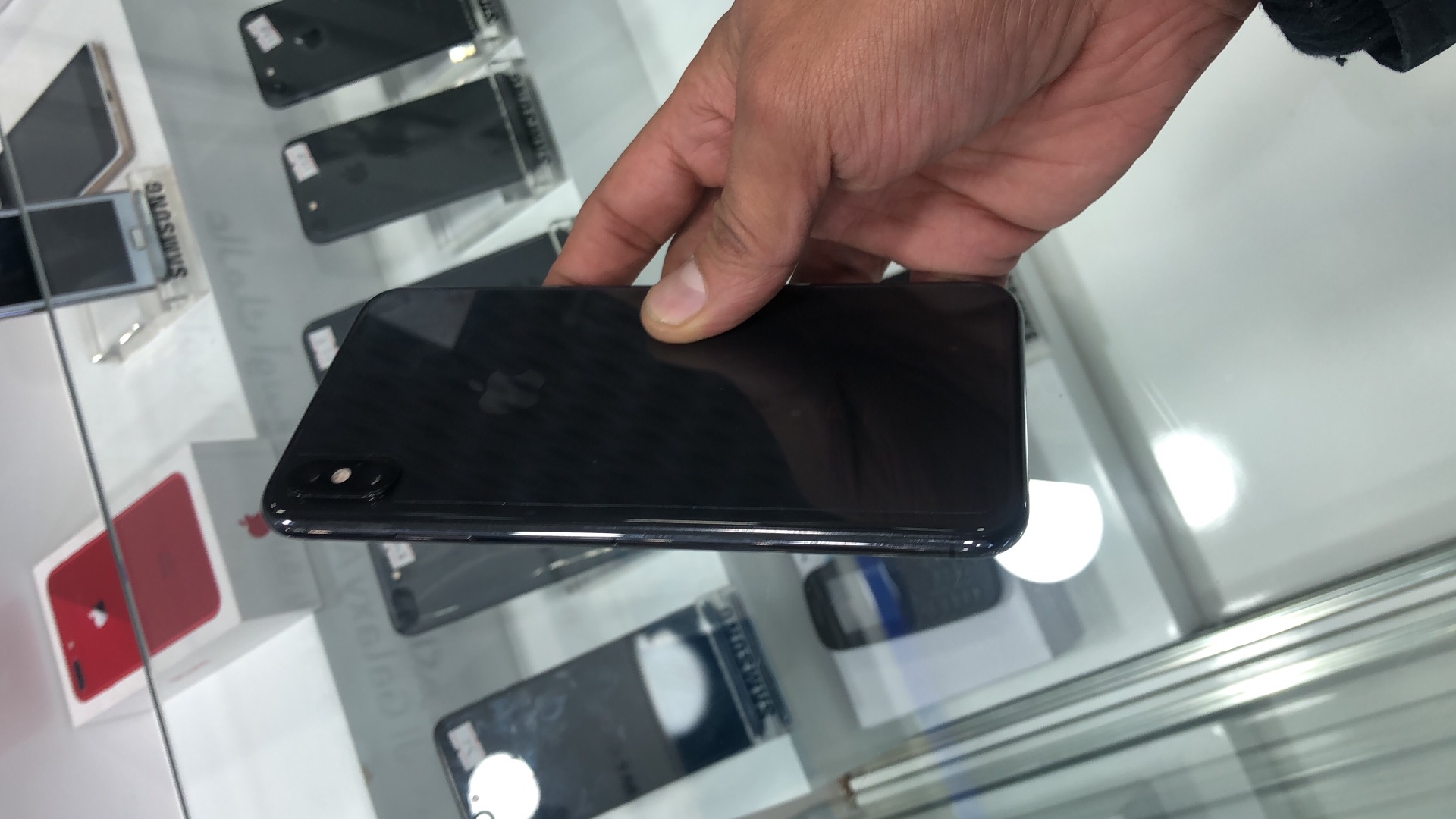 Huawei P30 128G used-  ايفون xs max 64 خط اسود...