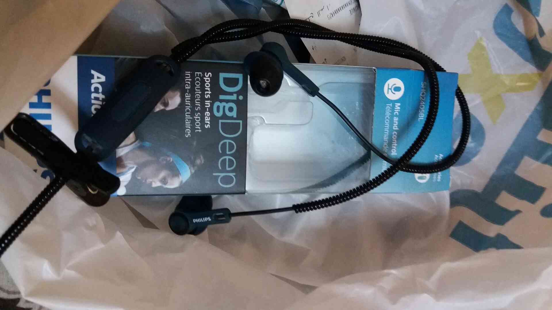 سماعه فيلبس اصلى
لا تنسَ أنك شاهدت هذا الإعلان في عنكبوت
ممتازه...