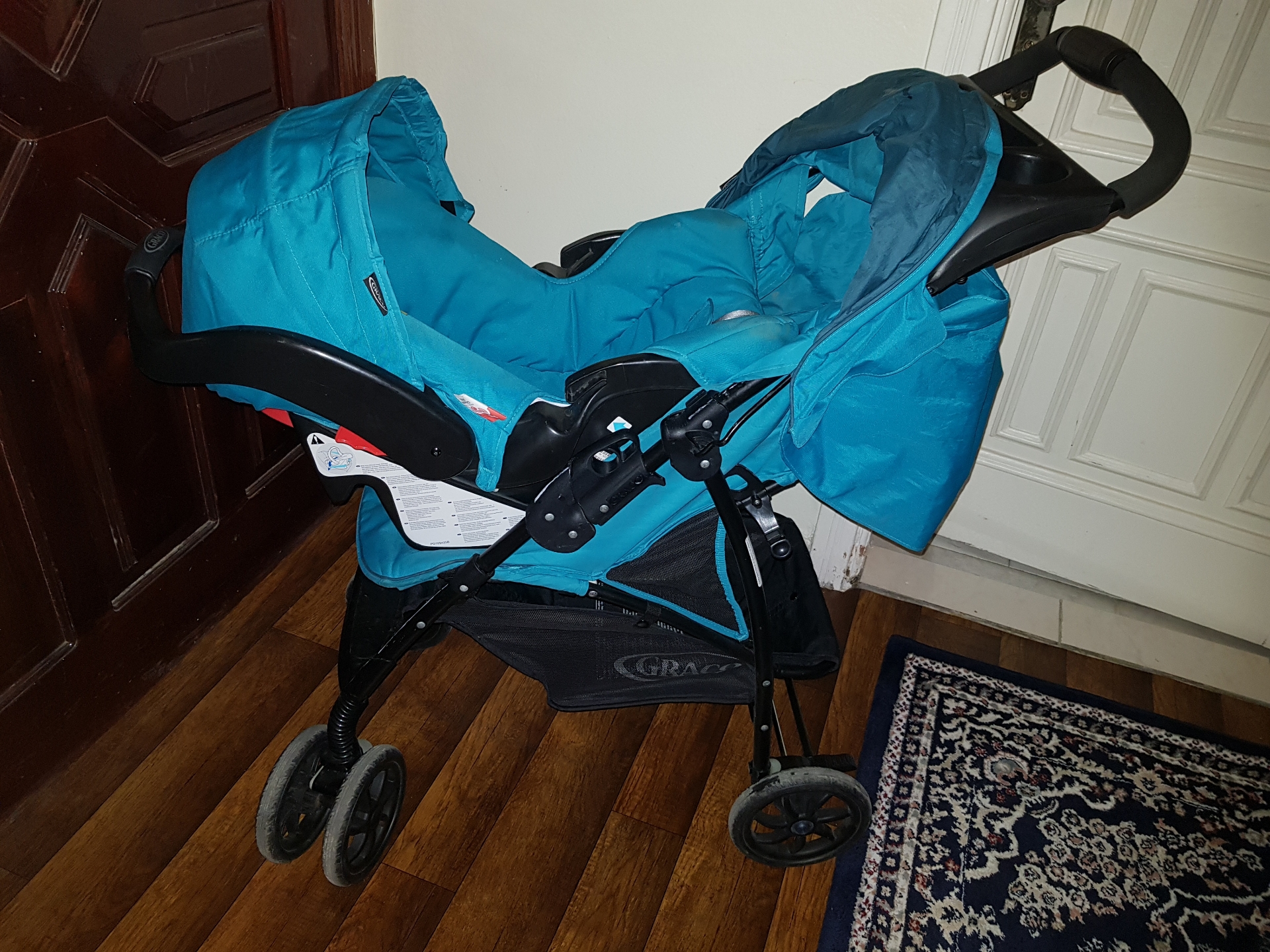 stroller   car seat (graco)                                            


	 				لا تنسَ أنك شاهدت هذا الإعلان في عنكبوت            
	 				
                                عربة و كرسي سيارة من مارك...