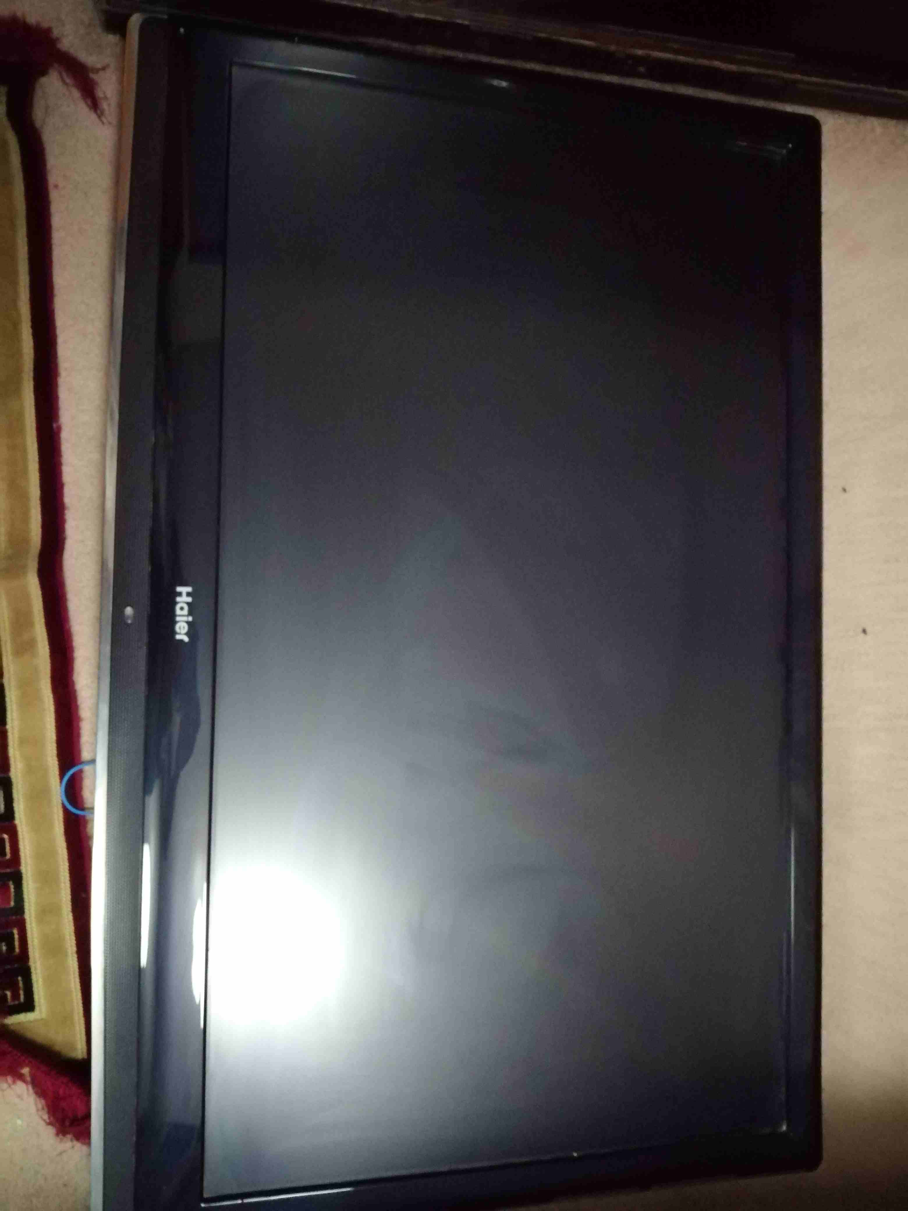 Samsung tv for sale perfect condition-  Lcd haier محتاج صيانة...