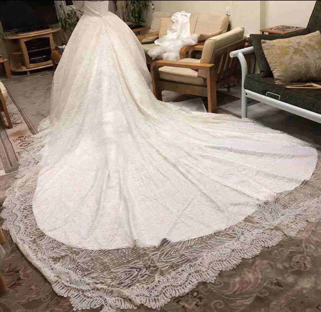 أزياء-موضة-نسائيةفستان عروس تفصيل ملبوس لبسة واحدة للبيع مع الطرحة والكاب