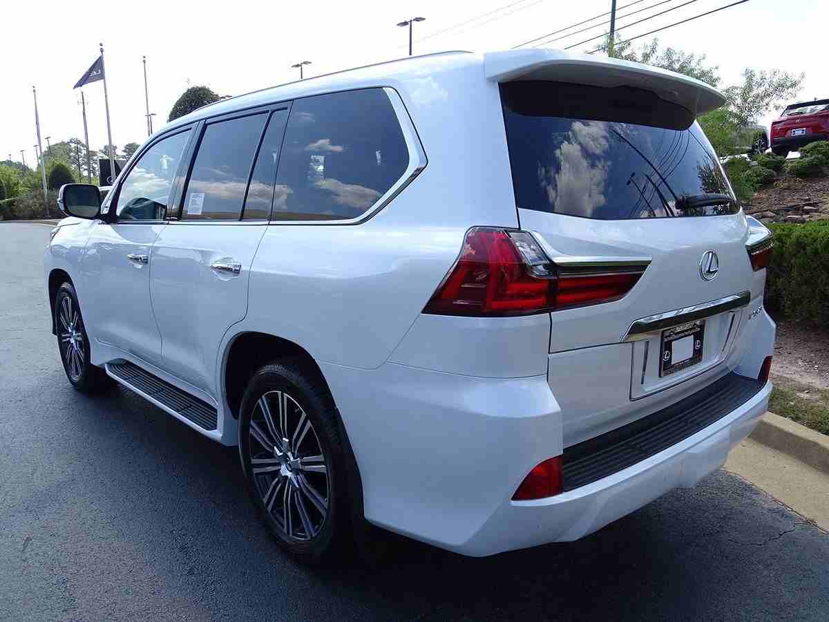 Lexus LX570 2017 SUV is in Good conditions with No Accident record,No Mechanical Problem,Very clean. It was bought new and has not been used for long with good -  2019 لكزس LX 570 للبيع...