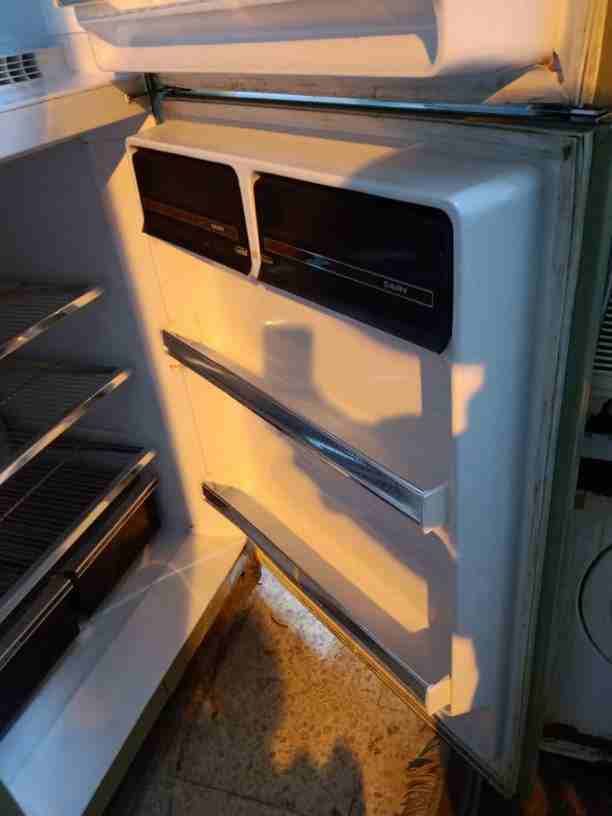 Hitachi latest model fridge with 2 doors up and down-  عرض عندنا وبس السعر 4000ج...