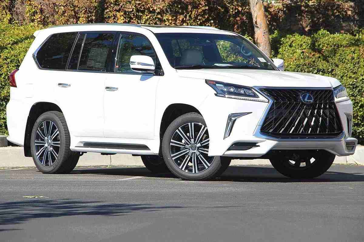 I am selling my neatly used 2017 Lexus lx 570, no accident and full option, expertly used, Gulf specification, The car is very efficient with low mileage. Inter-  2020 Lexus Lx 570 Super...