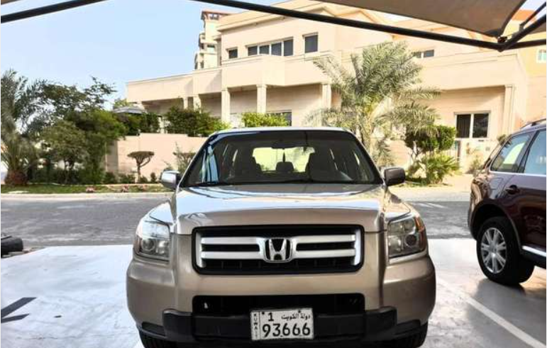 2013 Toyota Land Cruiser SUV, Full option for sale, the car is barely used for some months, the car is in perfect condition, no accident and it has perfect tire-  هوندا بايلوت 2006 للبيع...