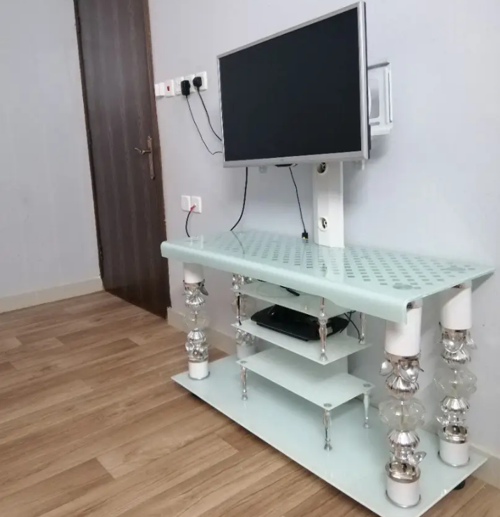 طاولة تلفزيون