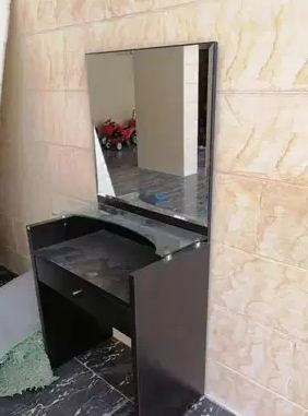 Table with mirror