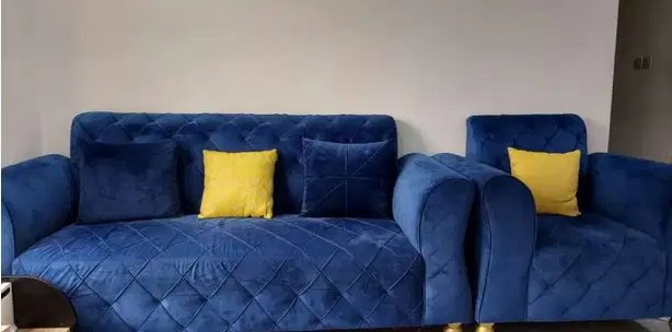 2 ترابيزه للبيع-  New sofa only 1 week used...