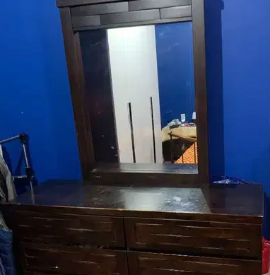 Dressing Table with mirror

Dressing Table including 6 no. of chest of Drawers with Mirror and one side table(with two drawers) Good condition. Strong built. Dimension(excluding mirror): 149(L)x45(W)x...