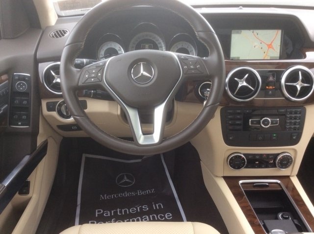 سيارات-للبيعFor sale Mercedes Benz GLK 350 4Matic 2015 Neat & clean...