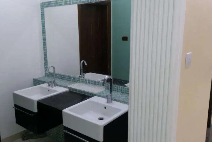 Beautiful 4 bedroom w/balcony in mangaf.