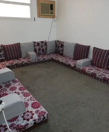 مجلس مع فرشه
مجلس ارضي مع الفرشه نظيف الموقع بريده