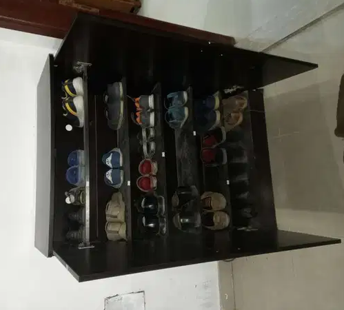 Shoes rack

Good condition ,