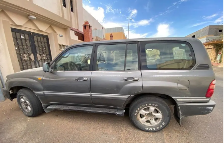 I am advertising my 2016 TOYOTA LAND CRUISER for sale at the rate of $15000 because i relocated to another country, the car is in good and excellent condition, -  السيارة: تويوتا...