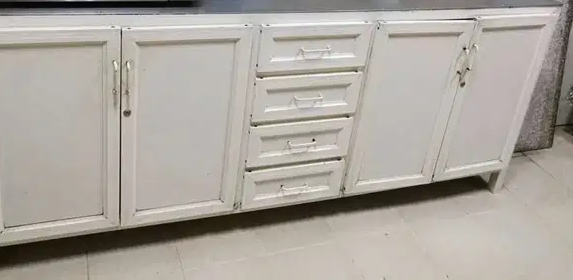 Kitchen cabinet


10 kd pick up from ishbiliya