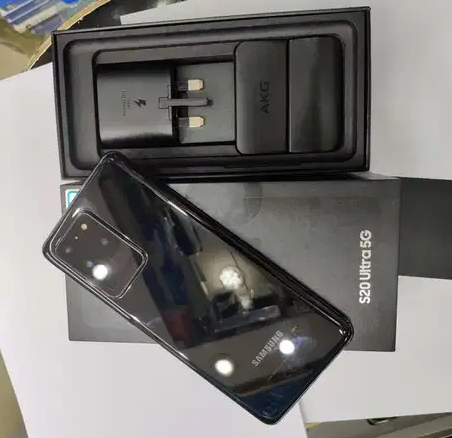 samasung galaxy s8 64GB with box all the accessories-  Same like new condition...
