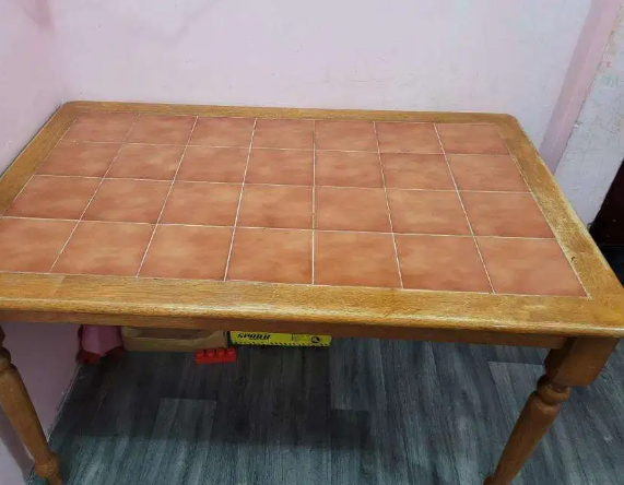 Wooden dinning table for sale