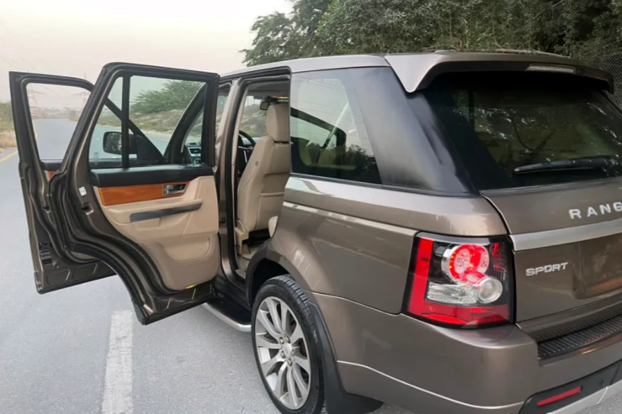 Lexus LX 5702020 model4wd SUV w/ 3rd Row & Luxury Full option Petrol . 8 CYLINDERSwhatsapp +13524406723-  رنج روفر سبورت خليجي 2012...