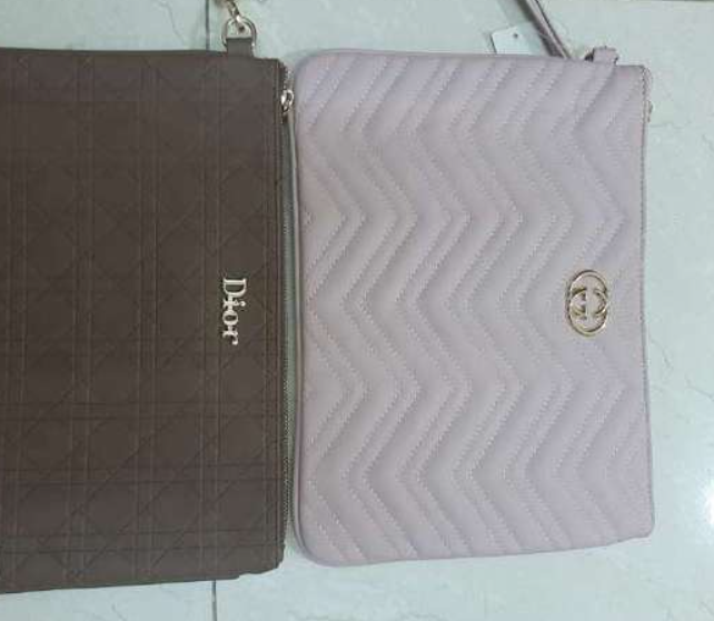 File bag Dior and Gucci حقيبتين
brand new file bag Gucci pink color, & brand new Dior file bag brown color