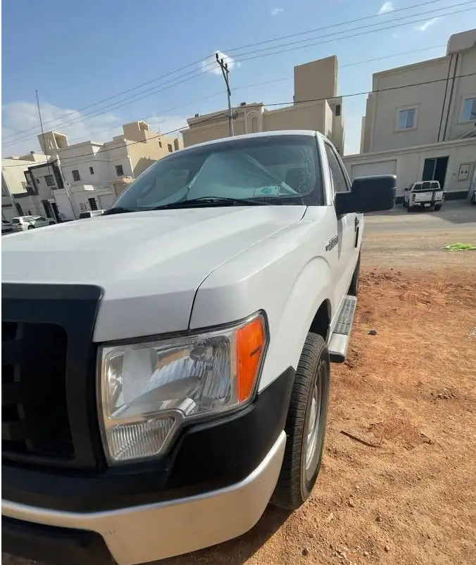 لكزس is خليجية-  السيارة: فورد   f150...