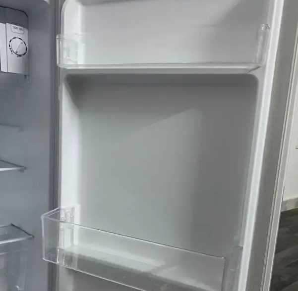 Hitachi latest model fridge with 2 doors up and down-  ثلاجة صغيره مستعمله نظيفه